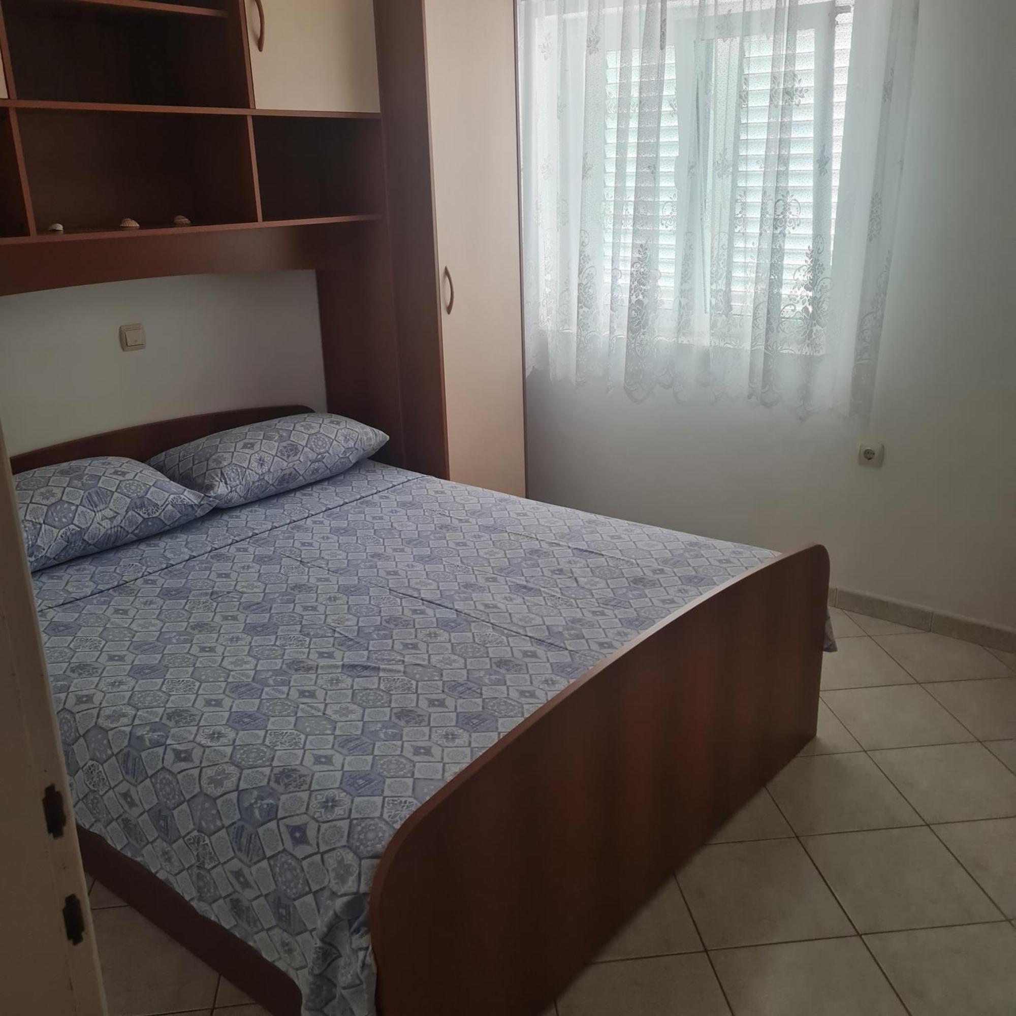 Apartment Karuza Rukavac Vis Bilik gambar
