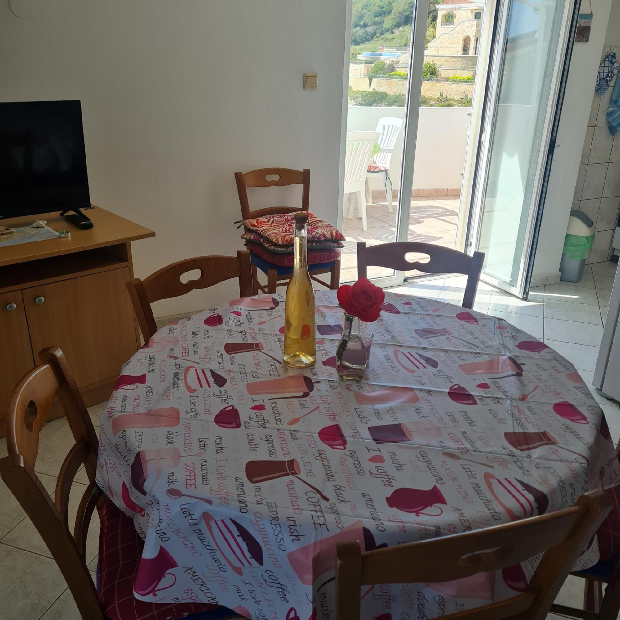 Apartment Karuza Rukavac Vis Bilik gambar
