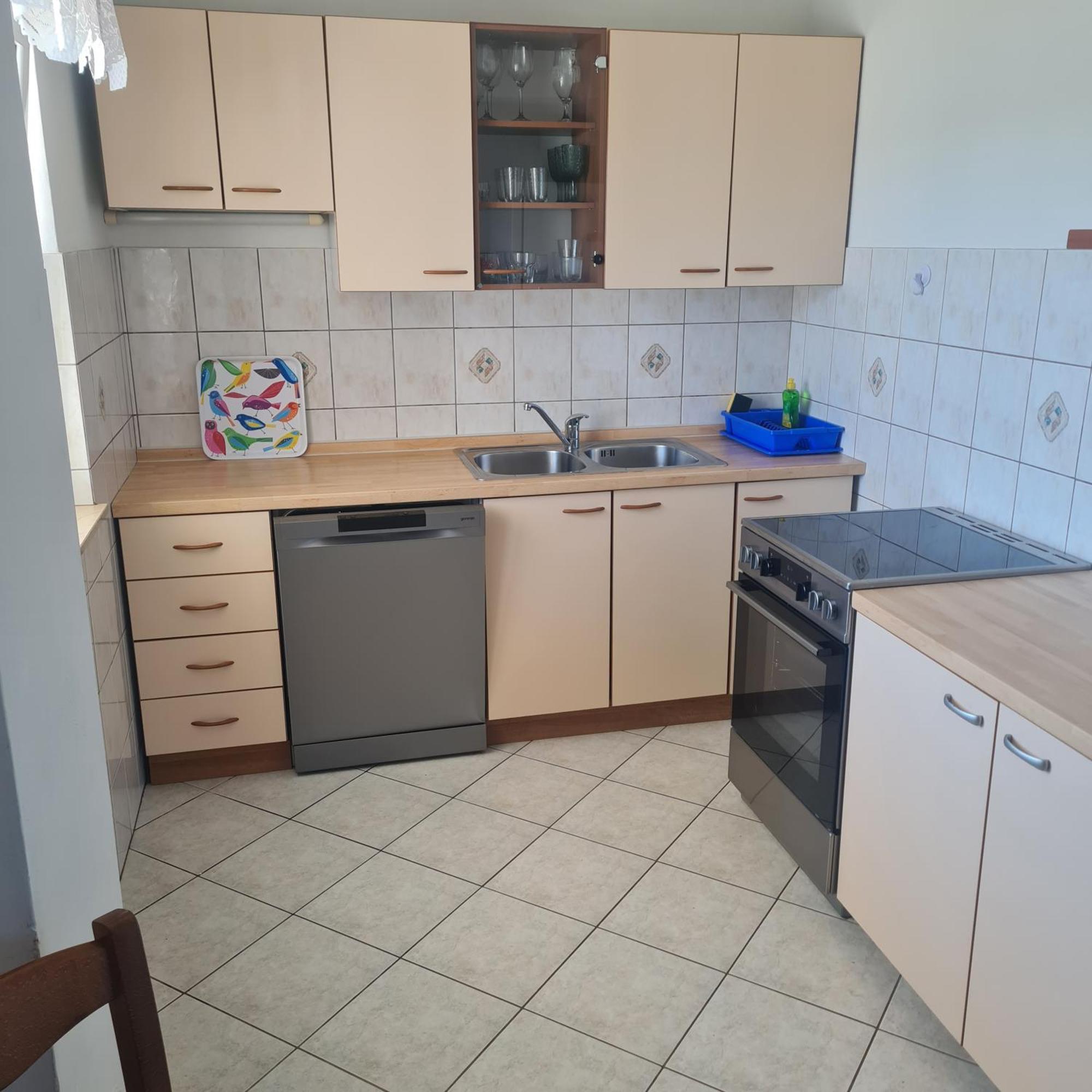 Apartment Karuza Rukavac Vis Bilik gambar