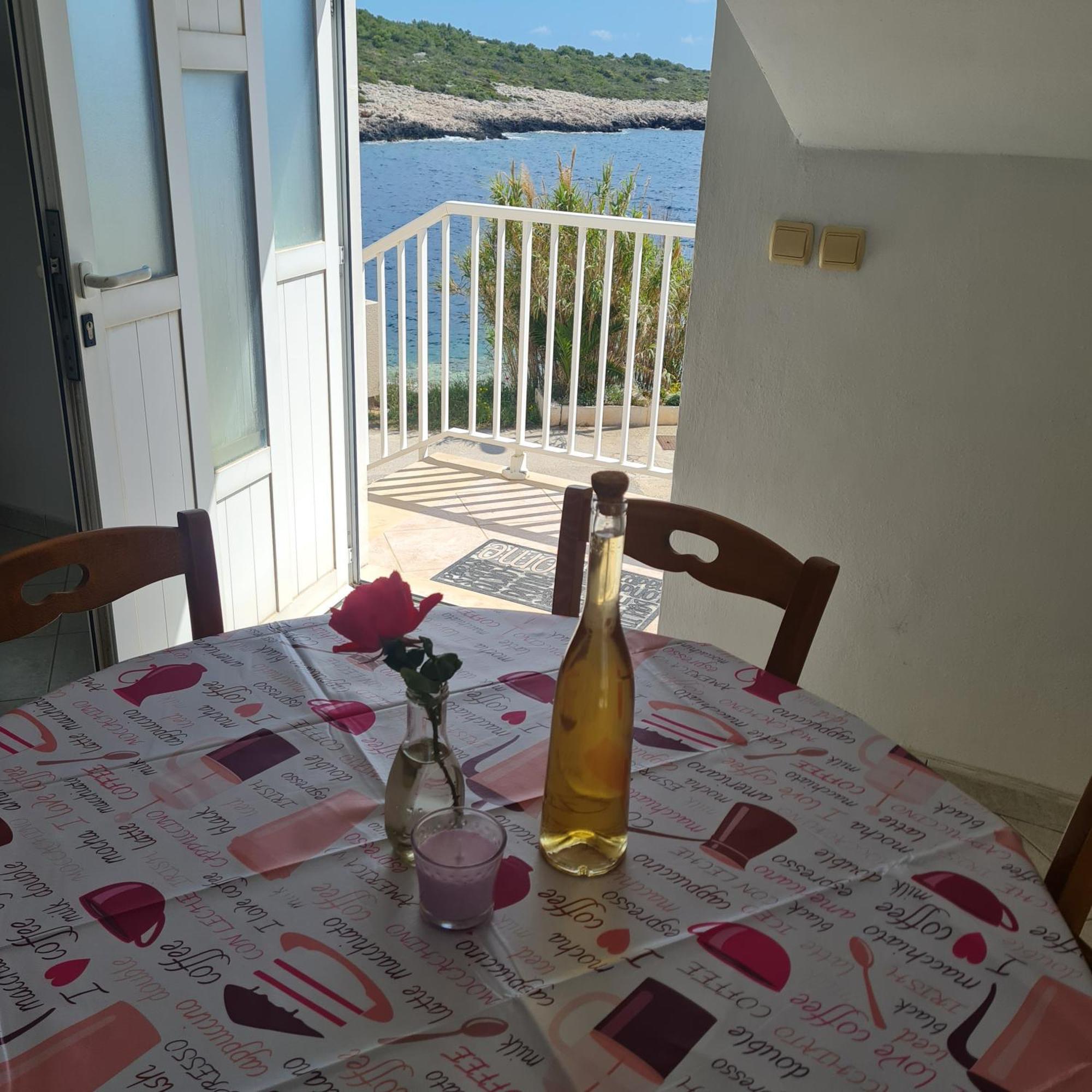 Apartment Karuza Rukavac Vis Bilik gambar