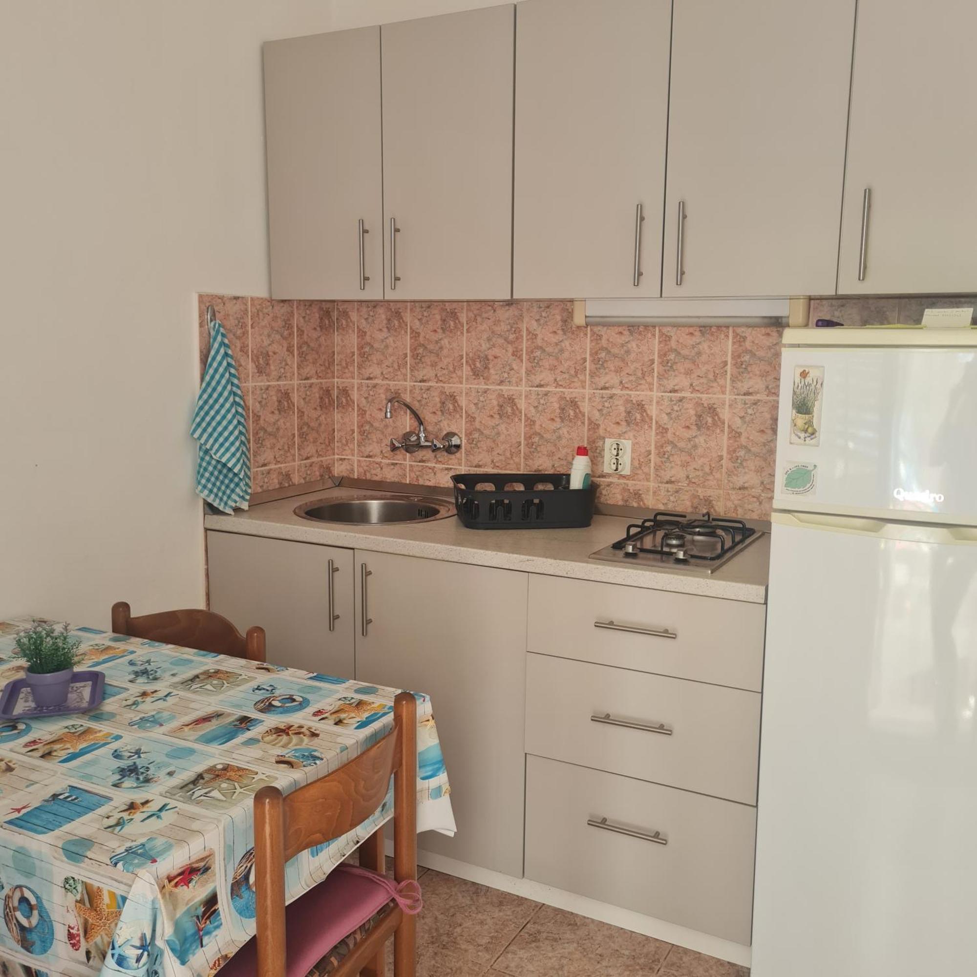 Apartment Karuza Rukavac Vis Bilik gambar