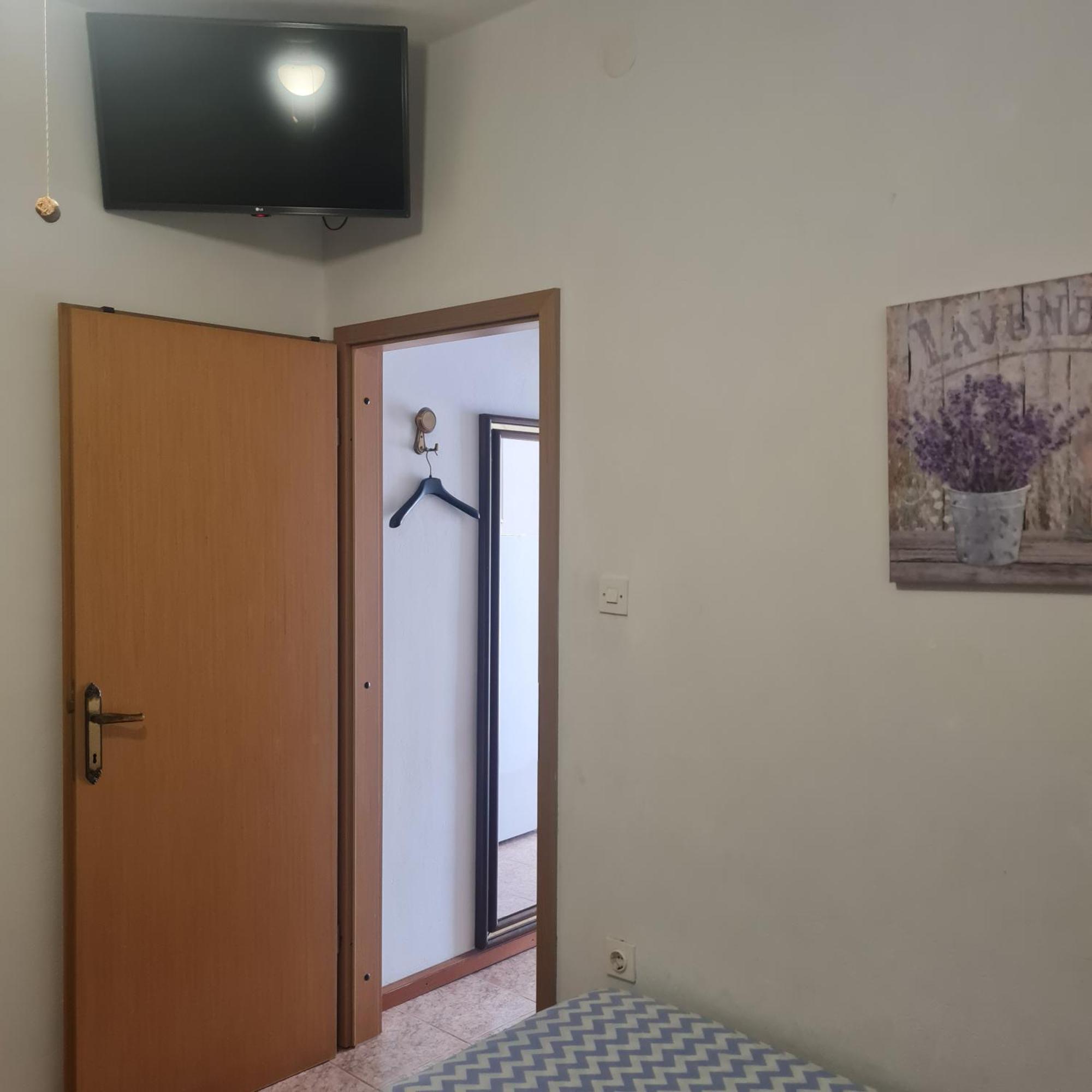 Apartment Karuza Rukavac Vis Bilik gambar