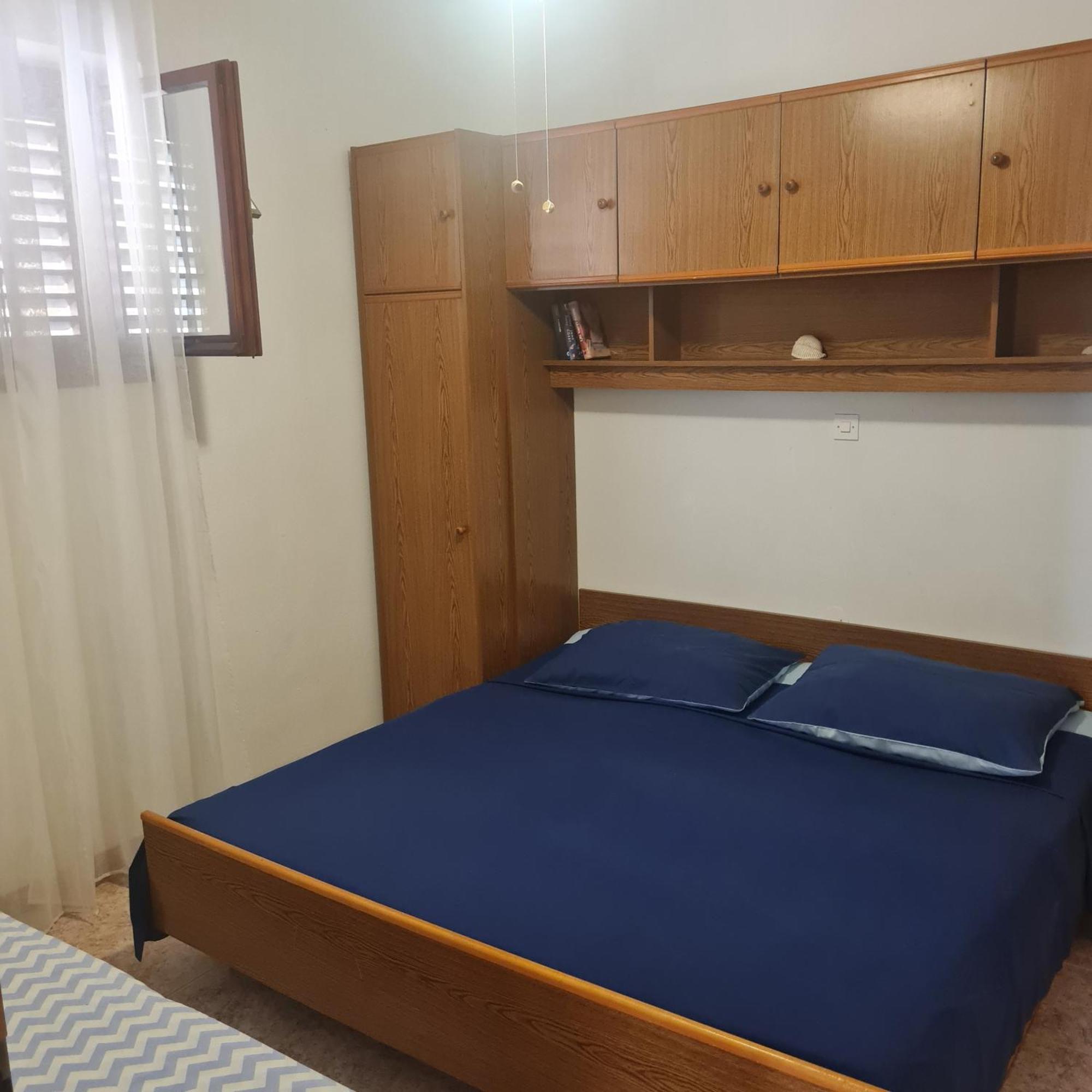 Apartment Karuza Rukavac Vis Bilik gambar