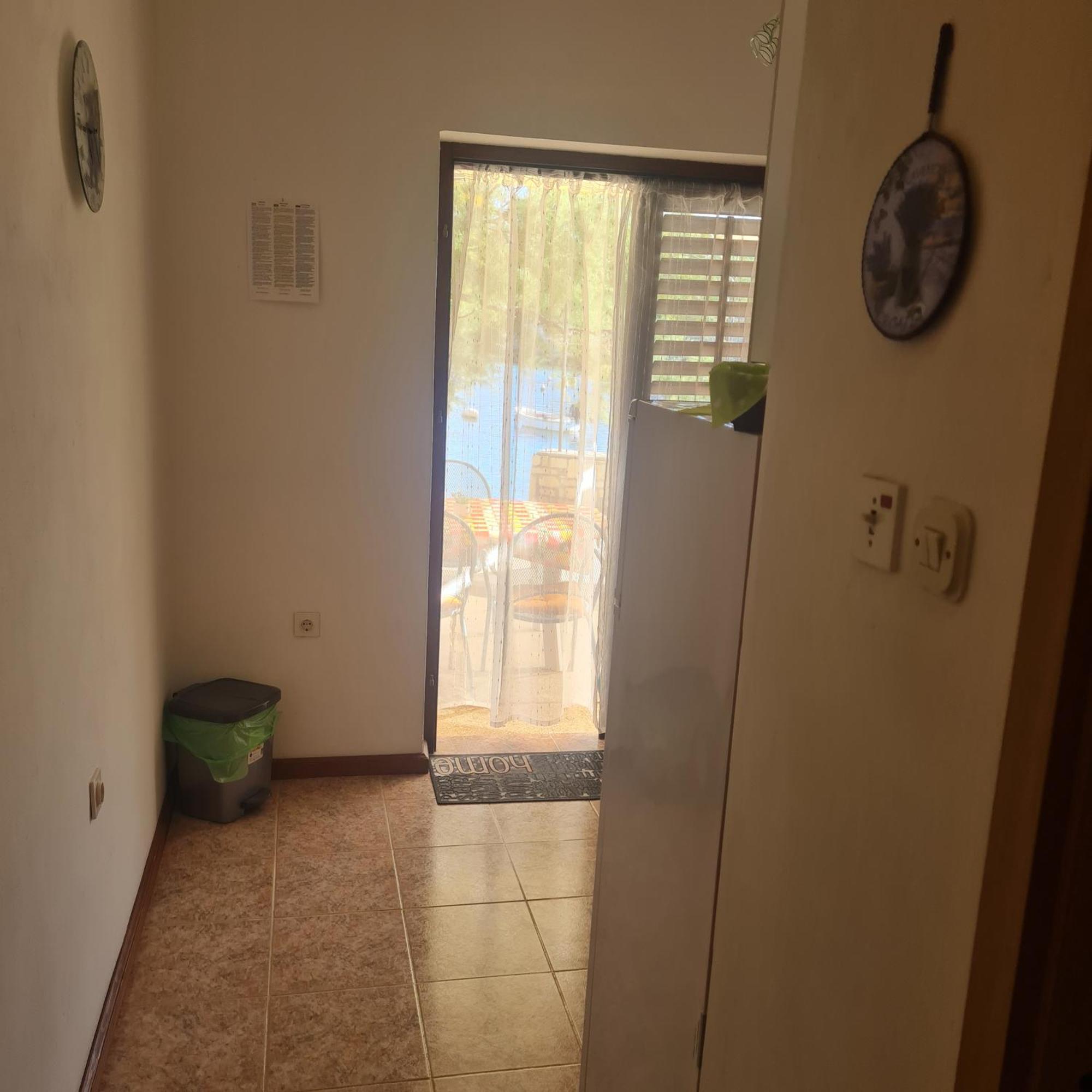 Apartment Karuza Rukavac Vis Bilik gambar