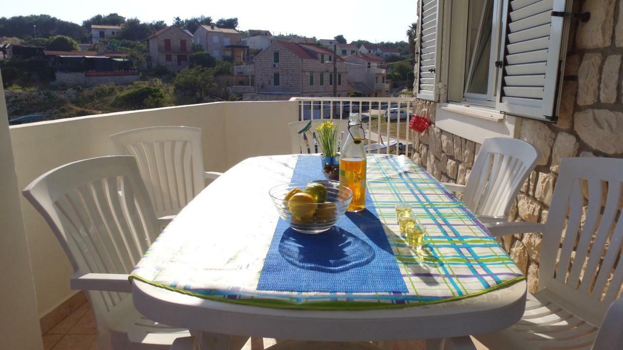 Apartment Karuza Rukavac Vis Luaran gambar