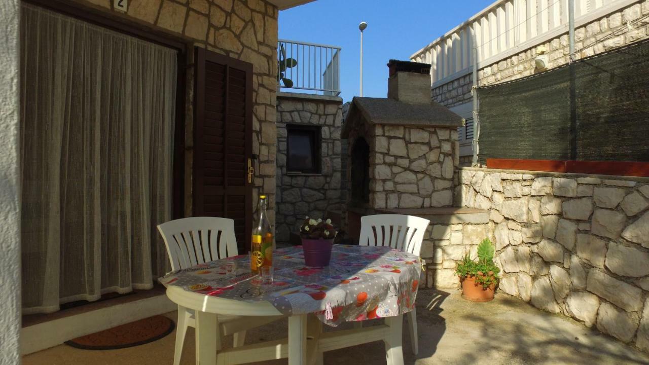 Apartment Karuza Rukavac Vis Bilik gambar